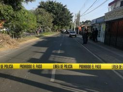 Paramédicos acudieron al lugar para trasladar al oficial al puesto de socorros en estado grave. ESPECIAL