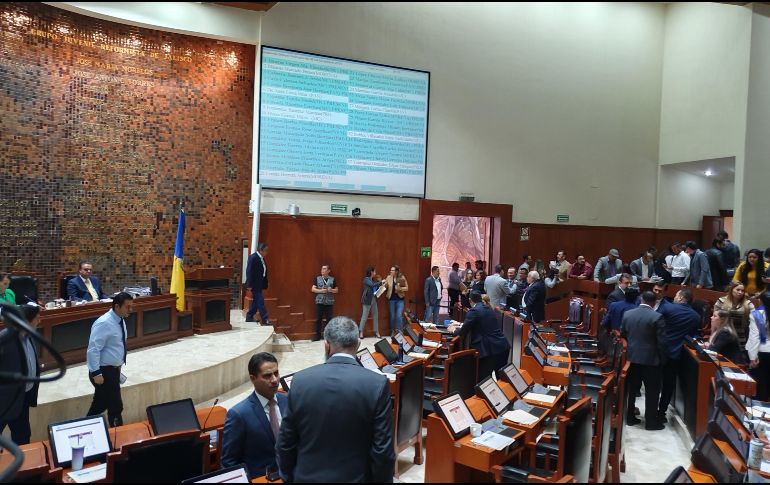 La aprobación de más plazas se dio luego de que diputados confirmaron que los 699 MDP que recibirían el próximo año como subsidio estatal, no les alcanzará para cubrir el costo de la nómina. EL INFORMADOR / R. Rivas