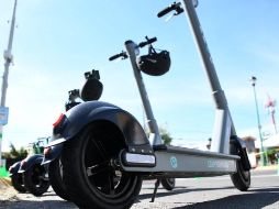 El primer día de operación este medio observó el incumplimiento de la normativa, pues los patines fueron estacionados sobre la banqueta. FACEBOOK/ZapopanGob