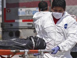 La víctima no fue identificada. El Servicio Médico Forense (Semefo) retiró los restos para realizar la autopsia y precisar la causa de muerte. AP / ARCHIVO