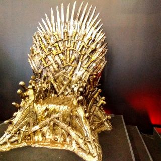 Trono de "Game of Thrones", presente en la FIL