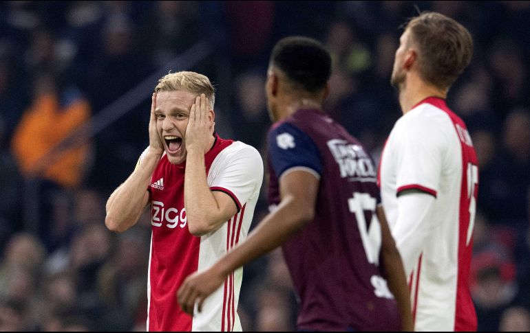 Ajax vio cortada una racha importante de 36 partidos seguidos sin perder ante sus seguidores. EFE / O. Kraak