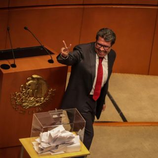 Reforma sobre "outsourcing" va, tras escuchar a sectores: Monreal