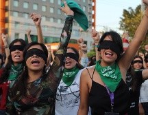Feministas se manifiestan en la FIL