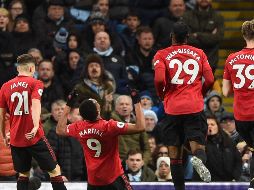 El United escaló hasta la quinta posición con 24 puntos con el triunfo. AFP / O. Scarff