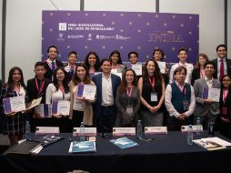 Los jóvenes se reunieron para debatir la tesis “Las estrategias de embellecimiento de barrios aumentan la calidad de vida”. ESPECIAL