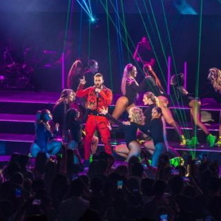 Maluma arma la fiesta en el Auditorio Telmex 