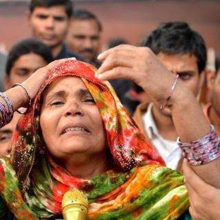 Mueren 43 personas en incendio de una fábrica de India