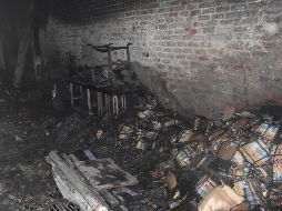 Bomberos rescataron con vida a 62 personas, 16 de ellas heridas, según informaron. AP / D. Joshi