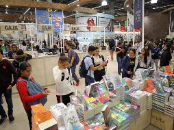 En total, FIL 2019 llevó a sus pasillos, charlas y foros a 727 escritores provenientes de 42 países y  representando a un total de 29 lenguas. NTX / I. Hernández