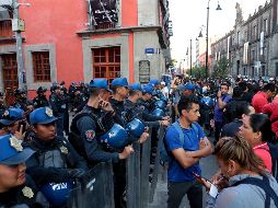 El Callejón Primo Verdad desemboca a un costado del Palacio Nacional, en el Centro Histórico. Alrededor de un centenar de oficiales de policía acordonaron el lugar tras la balacera de ayer. SUN/ARCHIVO
