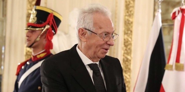 Embajador se&ntilde;alado de robo de libro vuelve a M&eacute;xico