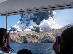 Autoridades reportan que unas 50 personas se encontraban cerca del volcán cuando se produjo la explosión. AFP / MICHAEL SCHADE