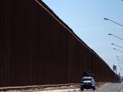 Ante la crecida en la cifra de detenciones, Trump amenazó con imponer aranceles a todas las importaciones mexicanas. AFP / ARCHIVO