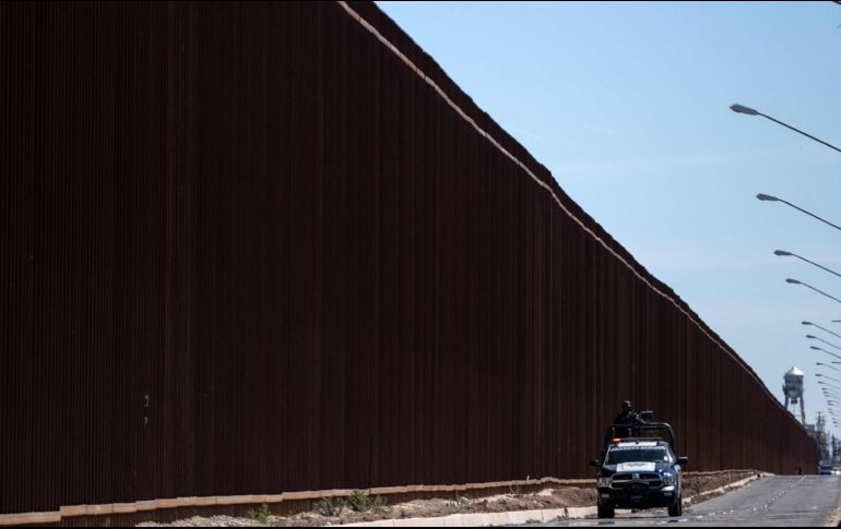 Ante la crecida en la cifra de detenciones, Trump amenazó con imponer aranceles a todas las importaciones mexicanas. AFP / ARCHIVO