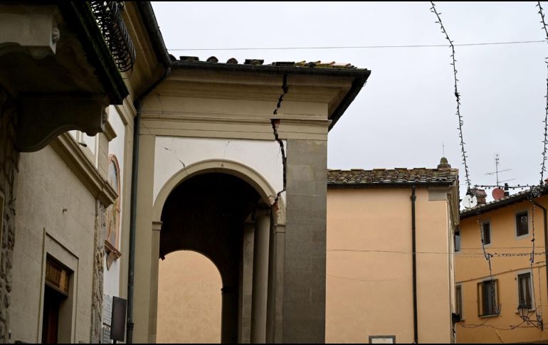 Aspectos de los daños ocasionados por el sismo en Barberino di Mugello. Se aplicó el protocolo de protección a los bienes culturales en Florencia. EFE / EPA / C. Giovannini