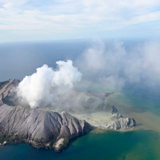 Descartan encontrar más sobrevivientes tras erupción de volcán en Nueva Zelanda