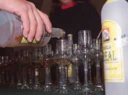 De acuerdo con la Sader, actualmente se tienen registrados más de 100 productores de raicilla. EL INFORMADOR / ARCHIVO