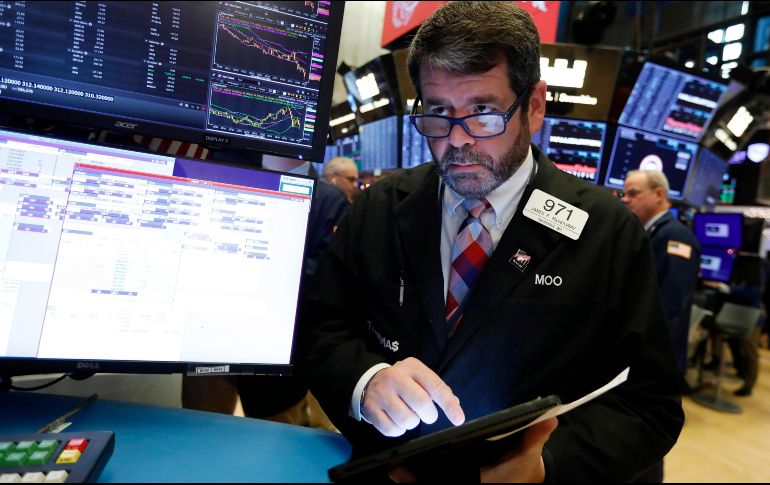 El índice industrial Dow Jones cedió un 0.38% para quedarse en 27 mil 909.60 puntos. AP/R. Drew