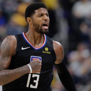 Paul George avasalla en su visita a Indiana