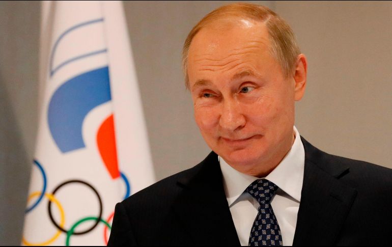Putin dijo que especialistas rusos deben evaluar con detalle la condena que excluye a Rusia de toda competencia internacional por cuatro años. AFP/S. Zhumatov