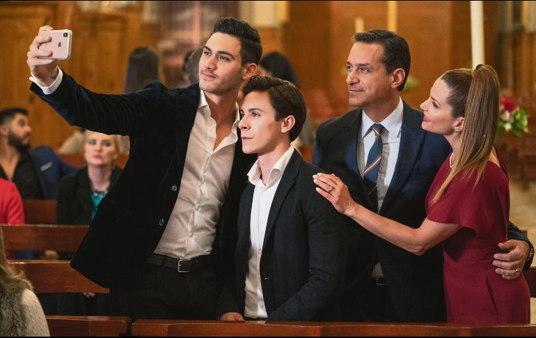 Alejandro Puente. Al centro, el actor se encuentra en una escena de la serie “El Club”.