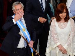 El peronista estuvo acompañado de la vicepresidenta Cristina Fernández, quien también rindió protesta. AFP / R. Schemidt