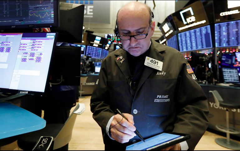 Este miércoles, el índice industrial Dow Jones ganó 0.11% a 27 mil 911.30 puntos. AP/R. Drew