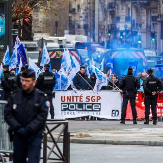 Francia anuncia aumento en edad para la jubilación