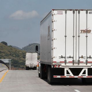Dan a transportistas de carga un mes de gracia para sacar permiso