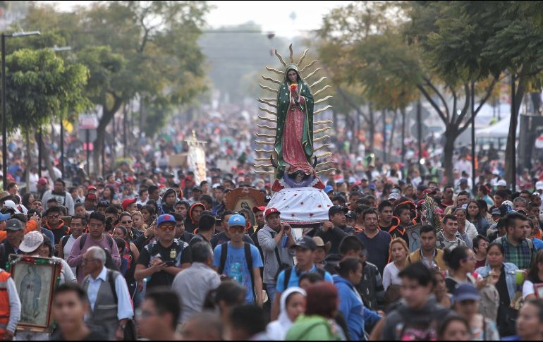 Continúa el arribo de ciento de feligreses a la Basílica de Guadalupe sin que hasta el momento se hayan registrado incidentes graves. EFE / S. Gutiérrez