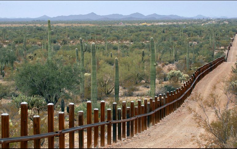 La empresa ganó el contrato para construir casi 50 kilómetros de muro en Arizona. AP/ARCHIVO