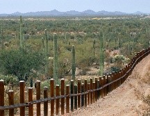 La empresa ganó el contrato para construir casi 50 kilómetros de muro en Arizona. AP/ARCHIVO