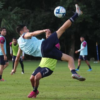 Amaury Vergara exige títulos