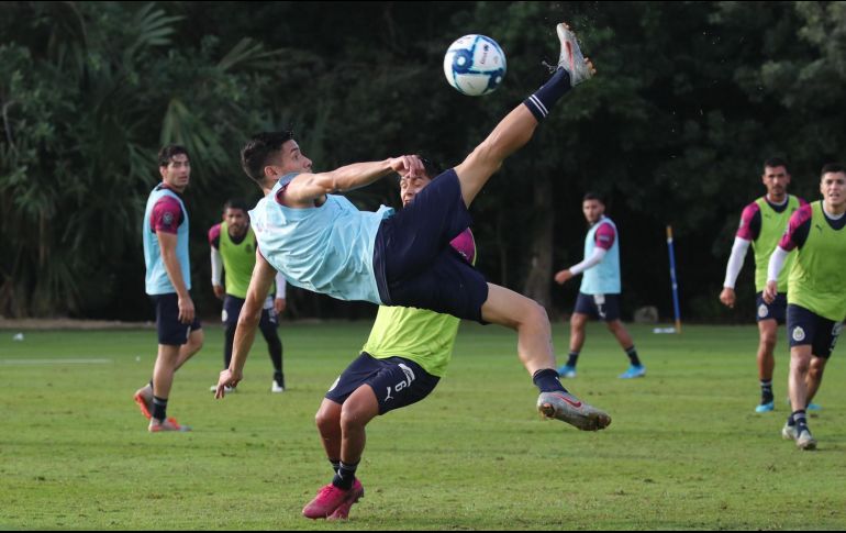 Los nuevos jugadores rojiblancos como Uriel Antuna ya toman parte en las prácticas en la pretemporada del Rebaño con miras al Clausura 2020. TWITTER/@Chivas