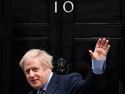 Boris Johnson se dirige a a ver a la reina Isabel II en el Palacio de Buckingham, en Londres. Johnson obtuvo una aplastante mayoría en las legislativas de ayer. AFP/B. Stansall