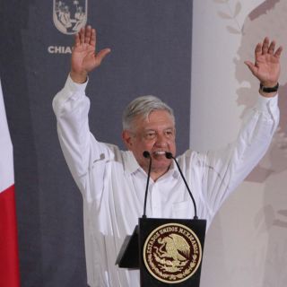 "Ustedes no se hagan patos", pide López Obrador a sembradores