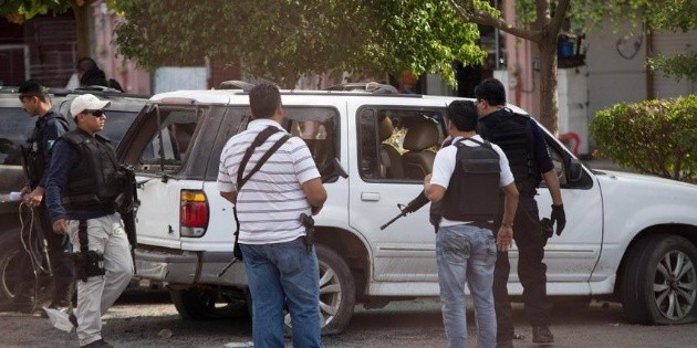 Atacan veh&iacute;culo de funcionario municipal de Salamanca, Guanajuato