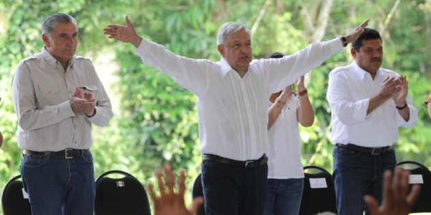 Tabasque&ntilde;os le piden a L&oacute;pez Obrador que se reelija