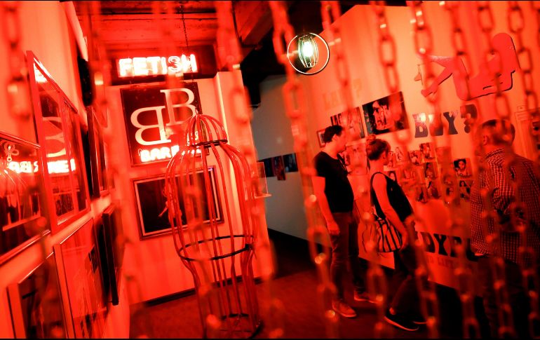 Detrás del fetiche. Las luces rojas dominan el museo de Patpong. EFE