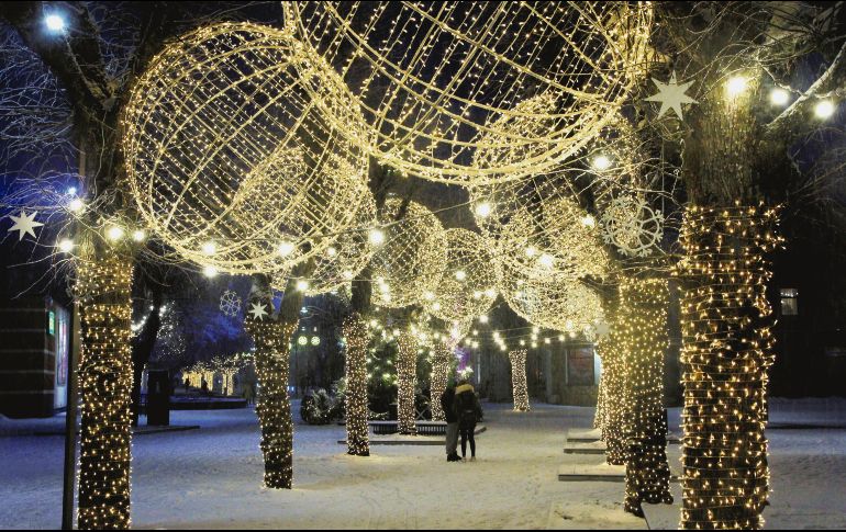 Belleza. La ciudad de Ogre, en Latvia, se engalana con lindos adornos navideños. EFE / Latvia