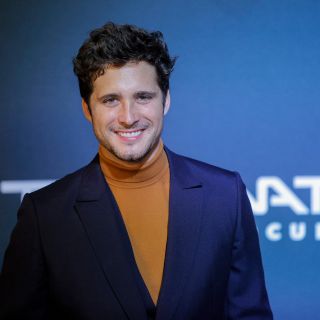 Diego Boneta le enseña groserías mexicanas a Alexandra Daddario