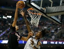 Los Spurs lograron ganar gracias a un dramático enceste cuando estaba por terminar el tiempo extra. AP/R. Blackwell