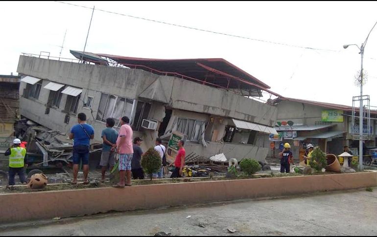 Imagen de un comercio que sufrió daños en Padada, Davao del Sur. TWITTER / @MovePH