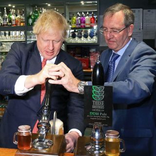 Boris Johnson celebra triunfo en bastión laborista