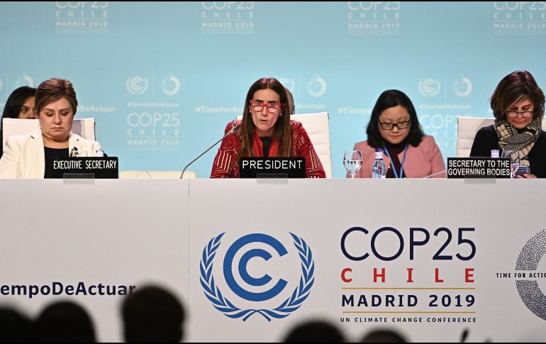 Con dos días de retraso finalizó la COP25 presidida por la ministra chilena Carolina Schmidt (2 a la der). AFP