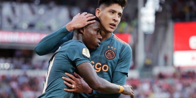 Edson &Aacute;lvarez y Ajax sufren dolorosa derrota ante AZ Alkmaar