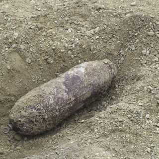 Realizan evacuación masiva en Italia por bomba de la Segunda Guerra