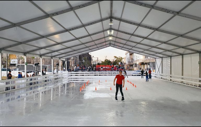 Pista de hielo. Uno de los atractivos principales en la zona del Santuario; la entrada es gratuita. EL INFORMADOR/E. Barrera