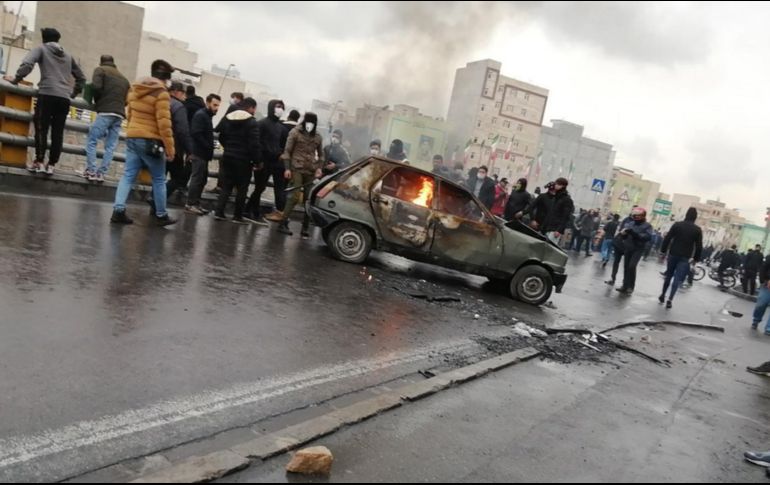Las protestas empezaron a raíz de un aumento del precio de combustible subsidiado, pero escalaron a manifestaciones contra la República Islámica. EFE/ARCHIVO